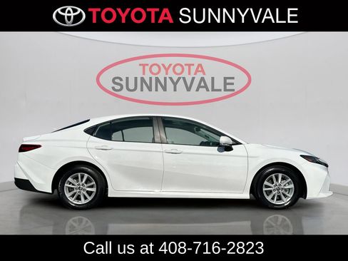 Used 2025 Toyota Camry LE FWD image 9