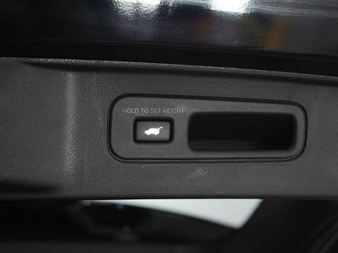 Used 2025 Honda Pilot Black Edition image 10