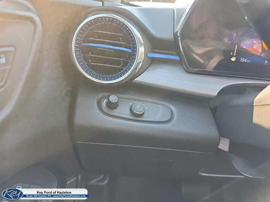 Used 2025 Chevrolet Trax LT FWD image 29