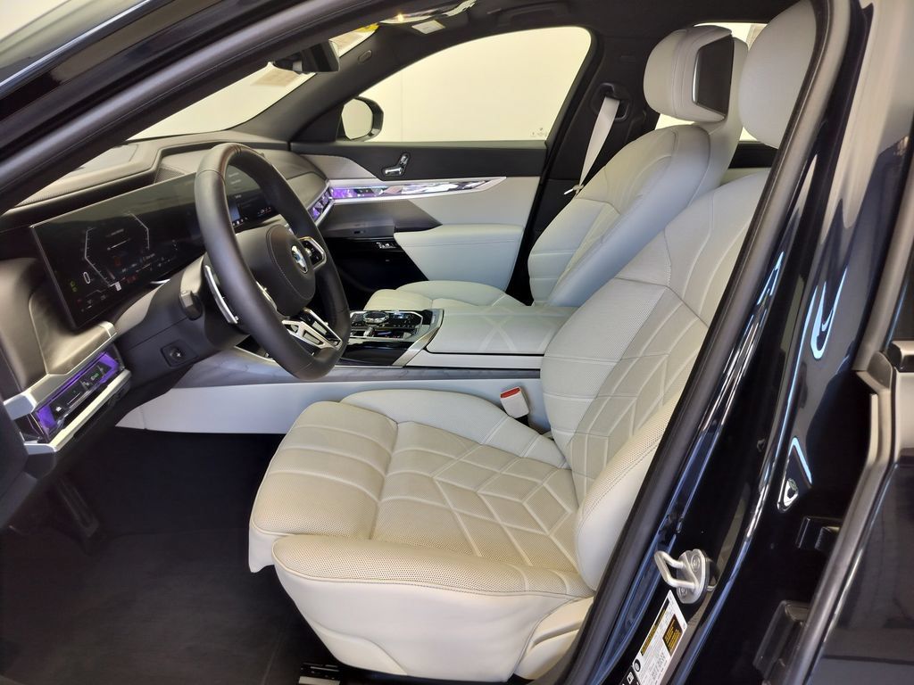 Certified 2025 BMW 760i xDrive w/ Executive Package AWD/4WD image 8
