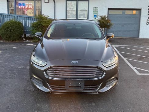 Used 2016 Ford Fusion SE image 3