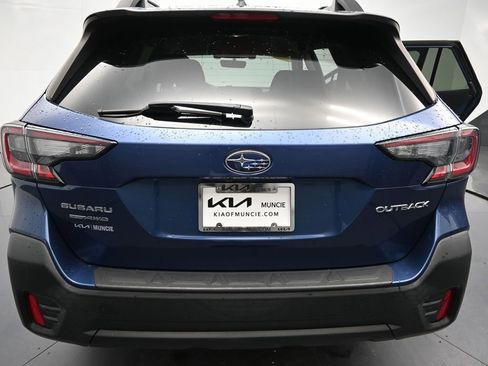 Used 2020 Subaru Outback Premium image 9