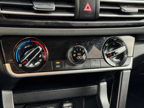 Used 2022 Kia Seltos LX image 28