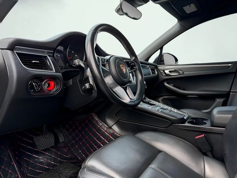 Used 2018 Porsche Macan AWD/4WD image 35