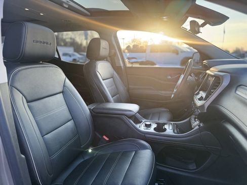 Used 2022 GMC Acadia Denali w/ Denali Ultimate Package image 12