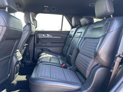 Used 2025 Ford Explorer ST-Line w/ ST-Line Street Pack image 29