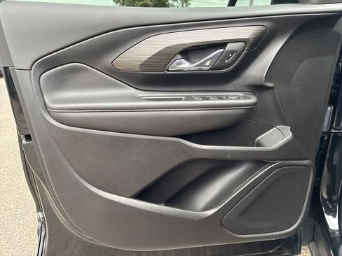 Used 2024 GMC Terrain SLE w/ Driver Convenience Package image 11