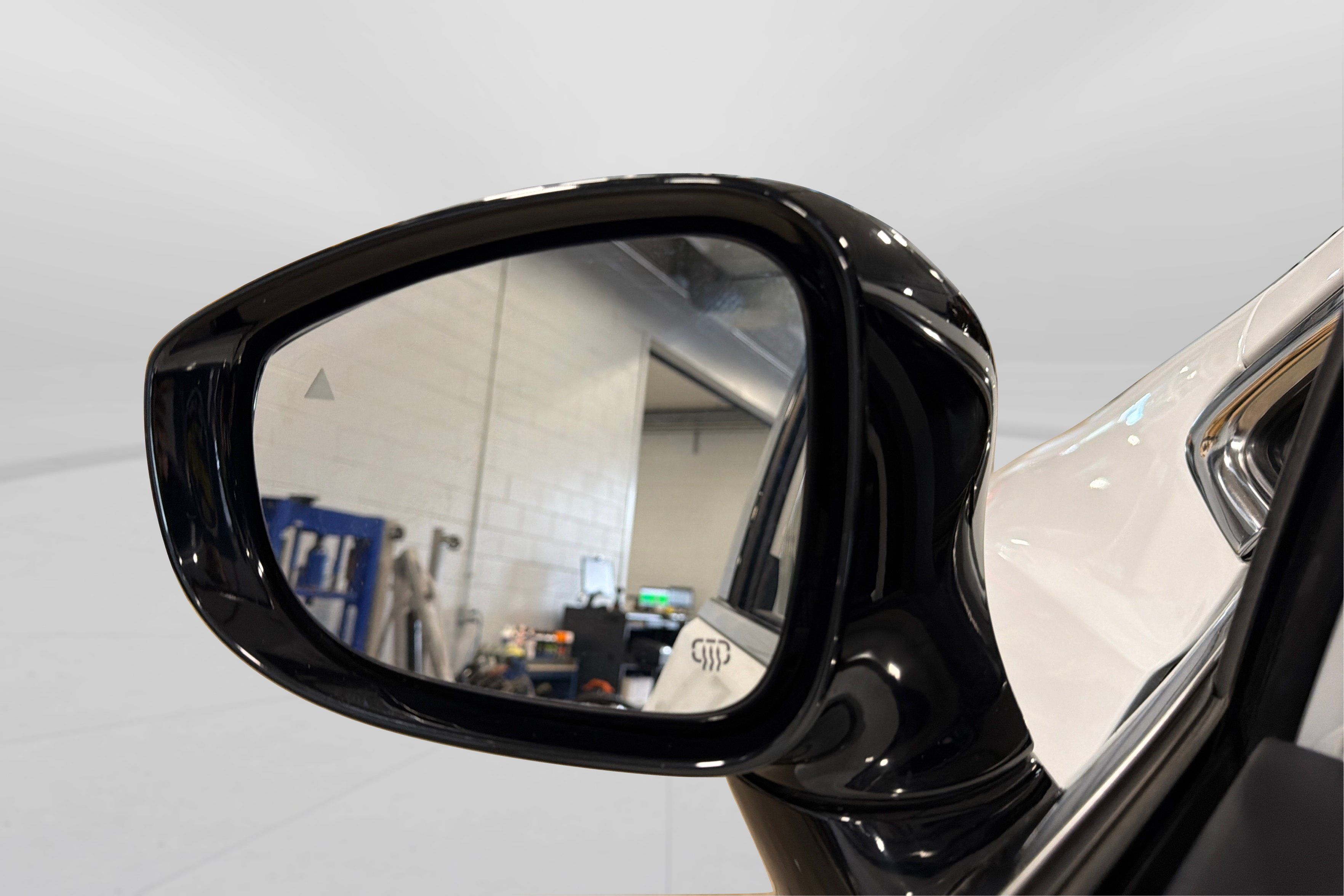 Used 2025 Chrysler Pacifica Select FWD image 14