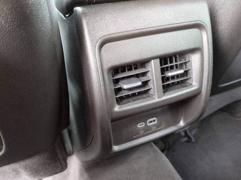 Used 2025 Cadillac XT4 Premium Luxury image 21