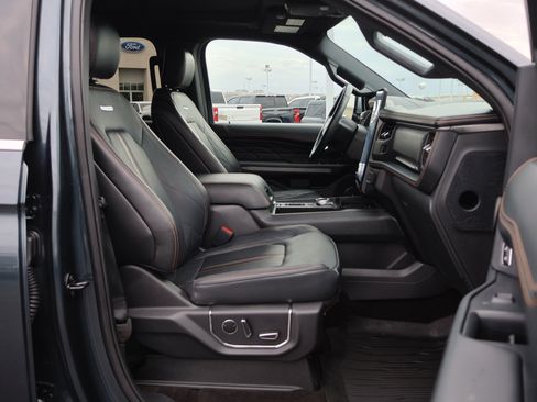 Certified 2023 Ford Expedition Platinum image 39