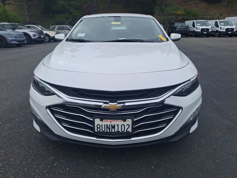 Used 2021 Chevrolet Malibu LT FWD image 2