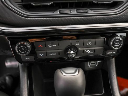 New 2026 Jeep Compass Latitude AWD/4WD image 18