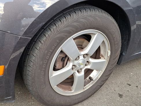 Used 2016 Chevrolet Cruze LT w/ Sun And Sound Package image 6