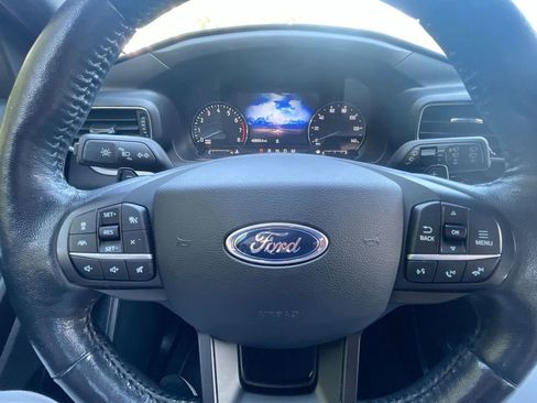 Used 2020 Ford Explorer XLT w/ Equipment Group 202A AWD/4WD image 14