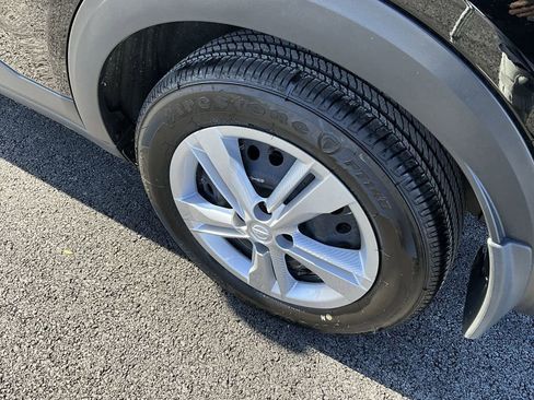 Certified 2025 Nissan Kicks Play S image 47