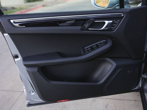 New 2026 Porsche Macan image 33