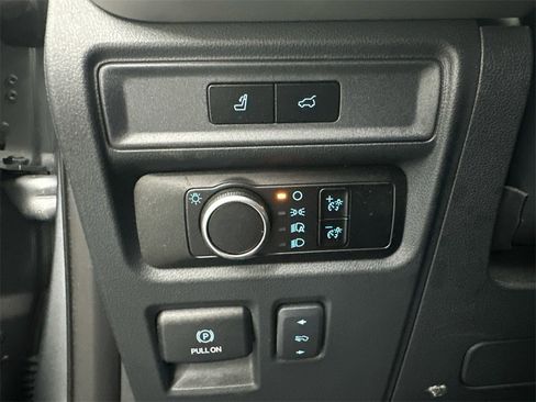 Used 2024 Ford Expedition Max XLT image 34