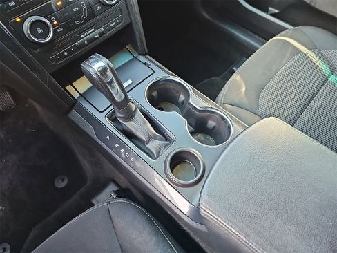 Used 2017 Ford Explorer XLT image 25