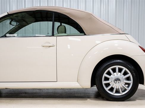 Used 2005 Volkswagen Beetle GLS FWD image 4