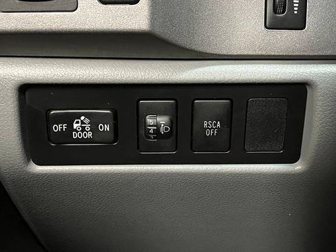 Used 2011 Toyota Tundra Limited w/ Memory Pkg AWD/4WD image 18