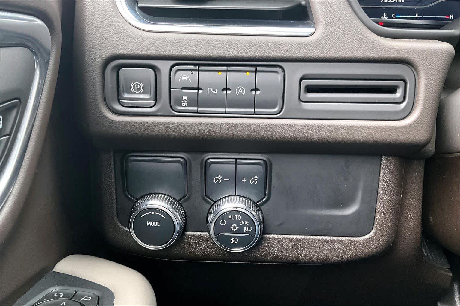 Used 2024 GMC Yukon SLT RWD image 29