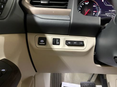 Used 2023 GMC Acadia Denali AWD/4WD image 19