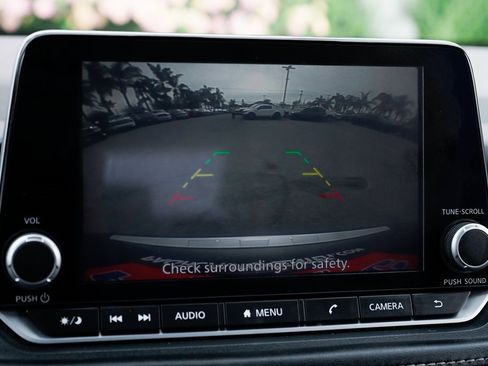 Used 2023 Nissan Rogue S image 28