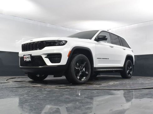 New 2025 Jeep Grand Cherokee Altitude w/ Trailer Tow Package AWD/4WD image 49