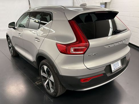 Used 2025 Volvo XC40 B5 Plus AWD/4WD image 3