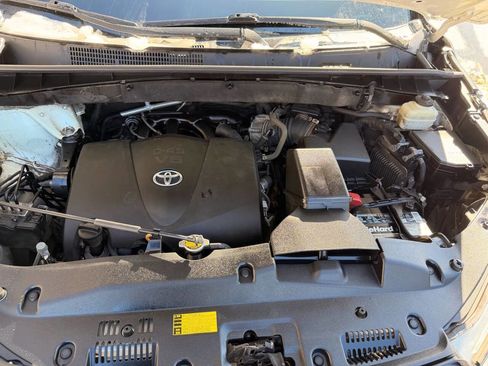 Used 2017 Toyota Highlander XLE image 9