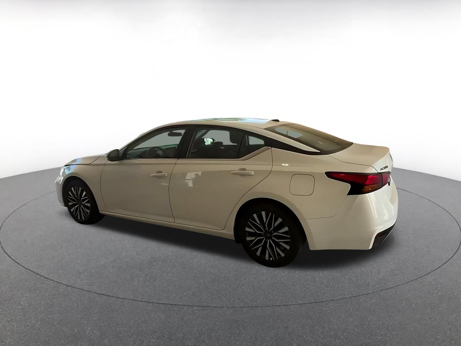 Used 2026 Nissan Altima 2.5 SV FWD image 9