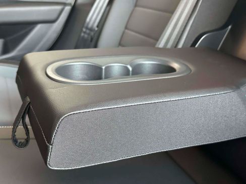 New 2025 Volkswagen Jetta SE FWD image 9