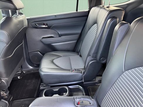 Used 2022 Toyota Highlander XSE image 9