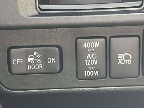 Used 2018 Toyota Tacoma TRD Off-Road AWD/4WD image 34