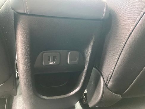 Used 2021 Chevrolet Colorado Z71 AWD/4WD image 19