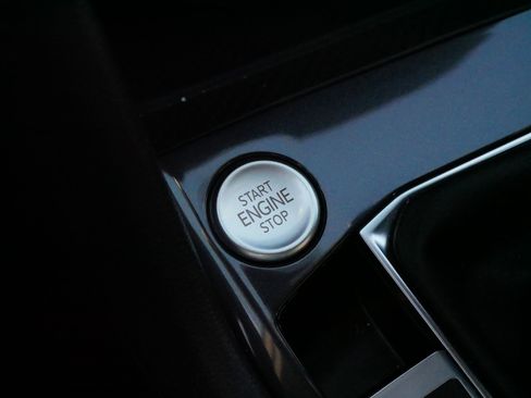 Certified 2024 Volkswagen Tiguan SE R-Line image 28