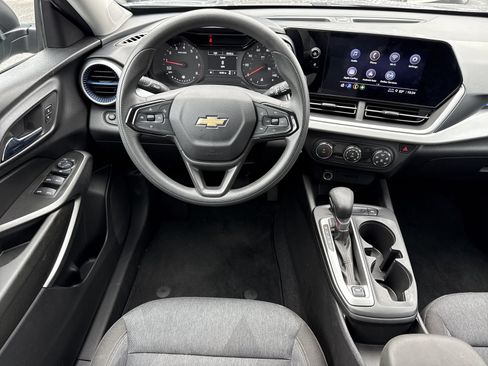 Used 2024 Chevrolet Trax LS FWD image 11