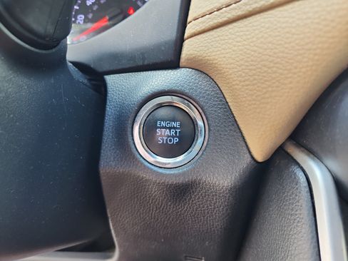 Used 2019 Toyota RAV4 XLE w/ Convenience Package FWD image 26