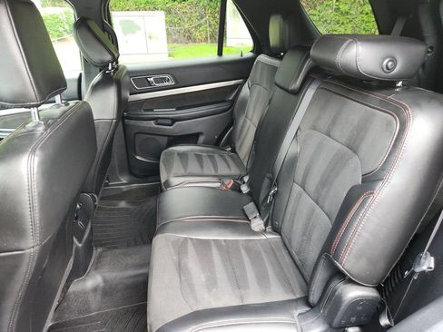 Used 2018 Ford Explorer XLT w/ Equipment Group 202A AWD/4WD image 37