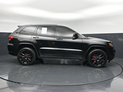Used 2017 Jeep Grand Cherokee Altitude AWD/4WD image 4