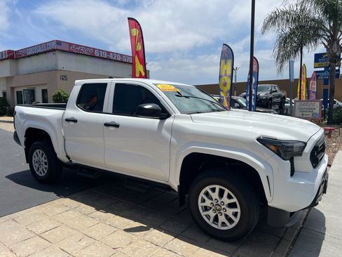 Used 2024 Toyota Tacoma SR RWD image 12
