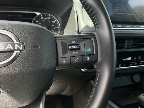 Used 2025 Nissan Rogue SV FWD image 30