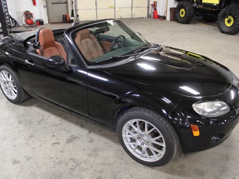 Used 2008 MAZDA MX-5 Miata Grand Touring w/ Premium Pkg image 27