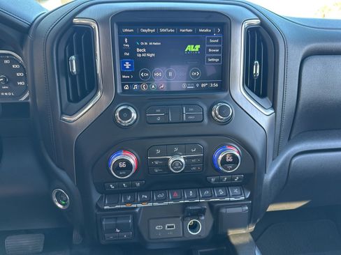 Used 2022 GMC Sierra 2500 Denali w/ Denali Ultimate Package image 12