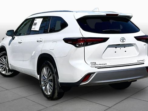 Used 2026 Toyota Highlander Platinum AWD/4WD image 12