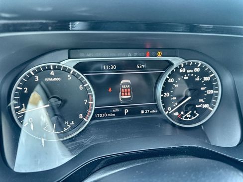 Used 2024 Nissan Pathfinder SL AWD/4WD image 13
