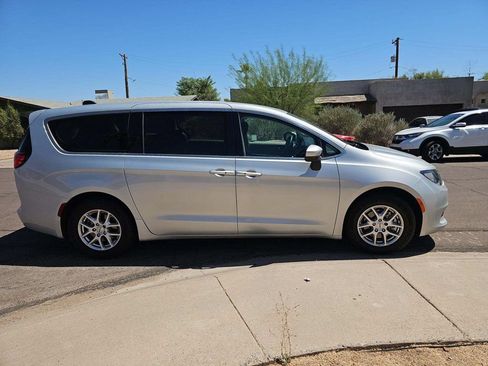 Used 2023 Chrysler Voyager LX FWD image 4