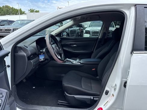 Used 2024 Nissan Sentra SV FWD image 2
