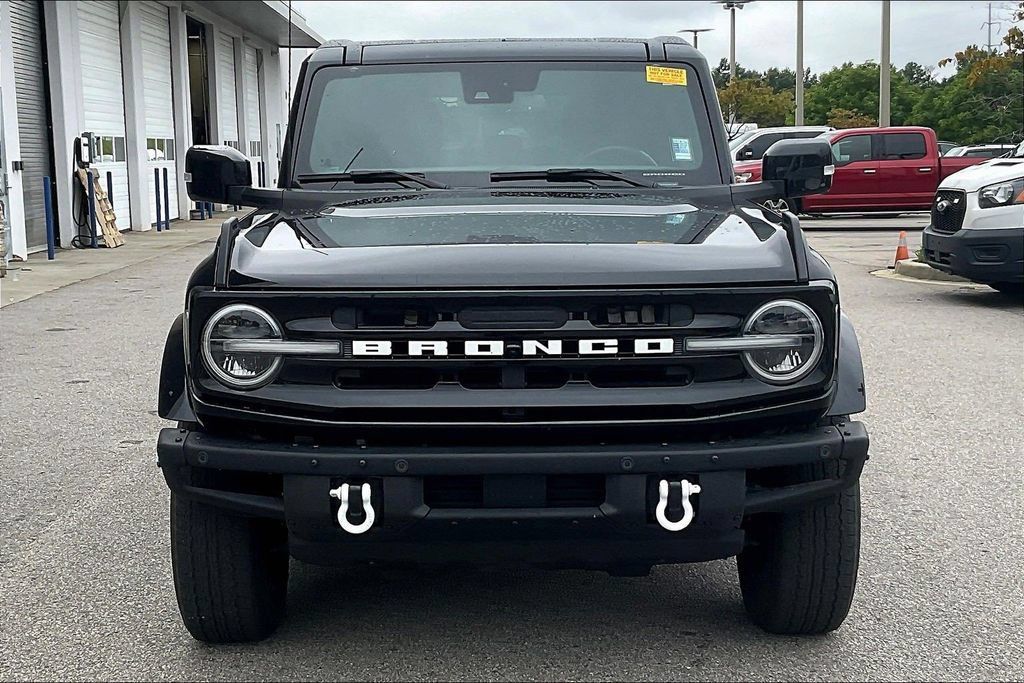 Used 2024 Ford Bronco Outer Banks AWD/4WD image 2