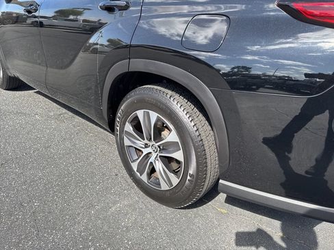 Used 2023 Toyota Highlander XLE FWD image 9